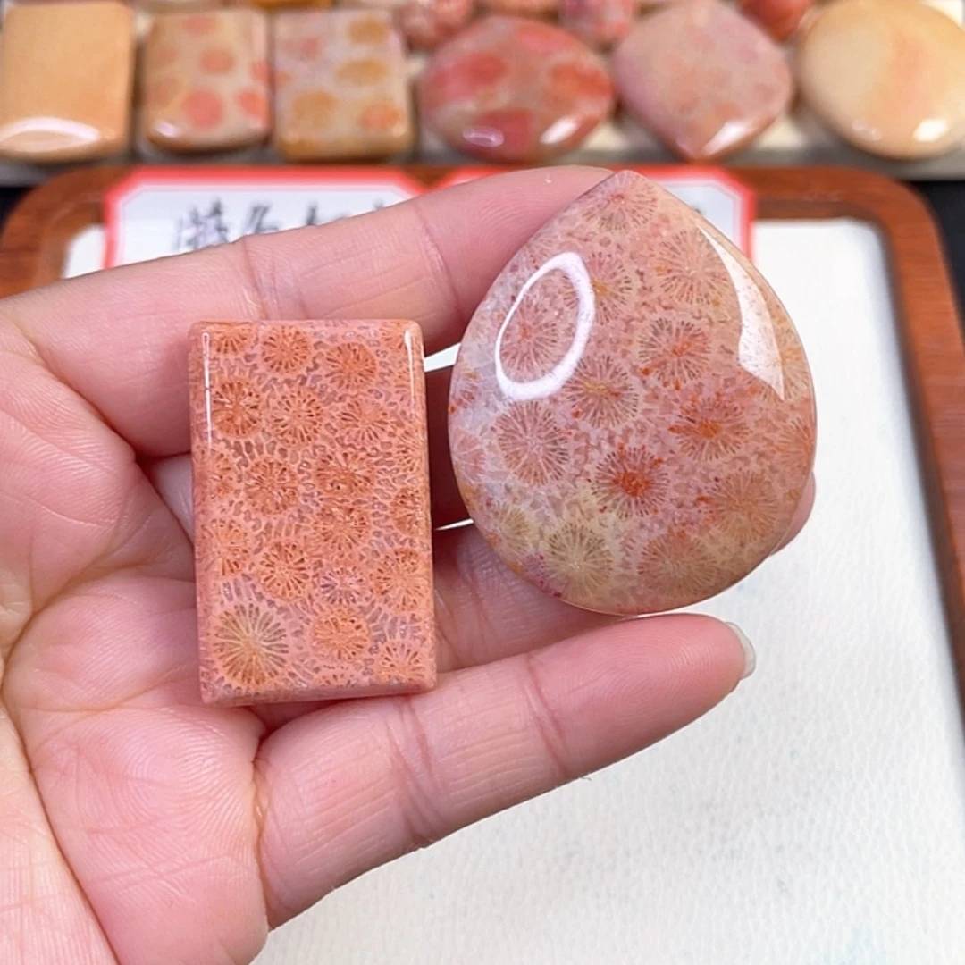 【闪购商品】硅化玉吊坠(赠链)未镶嵌一*点