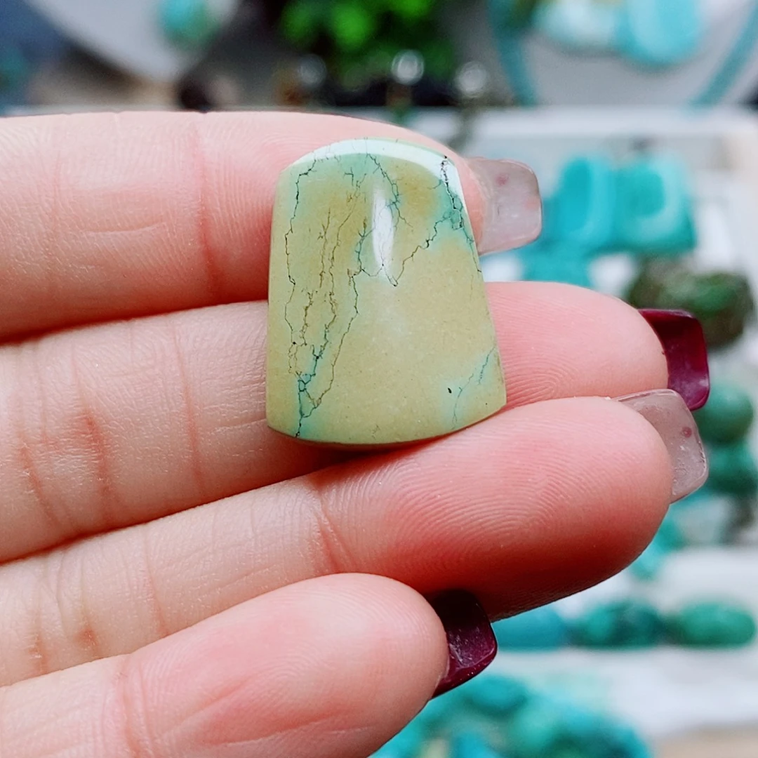 绿松石未镶嵌颈饰