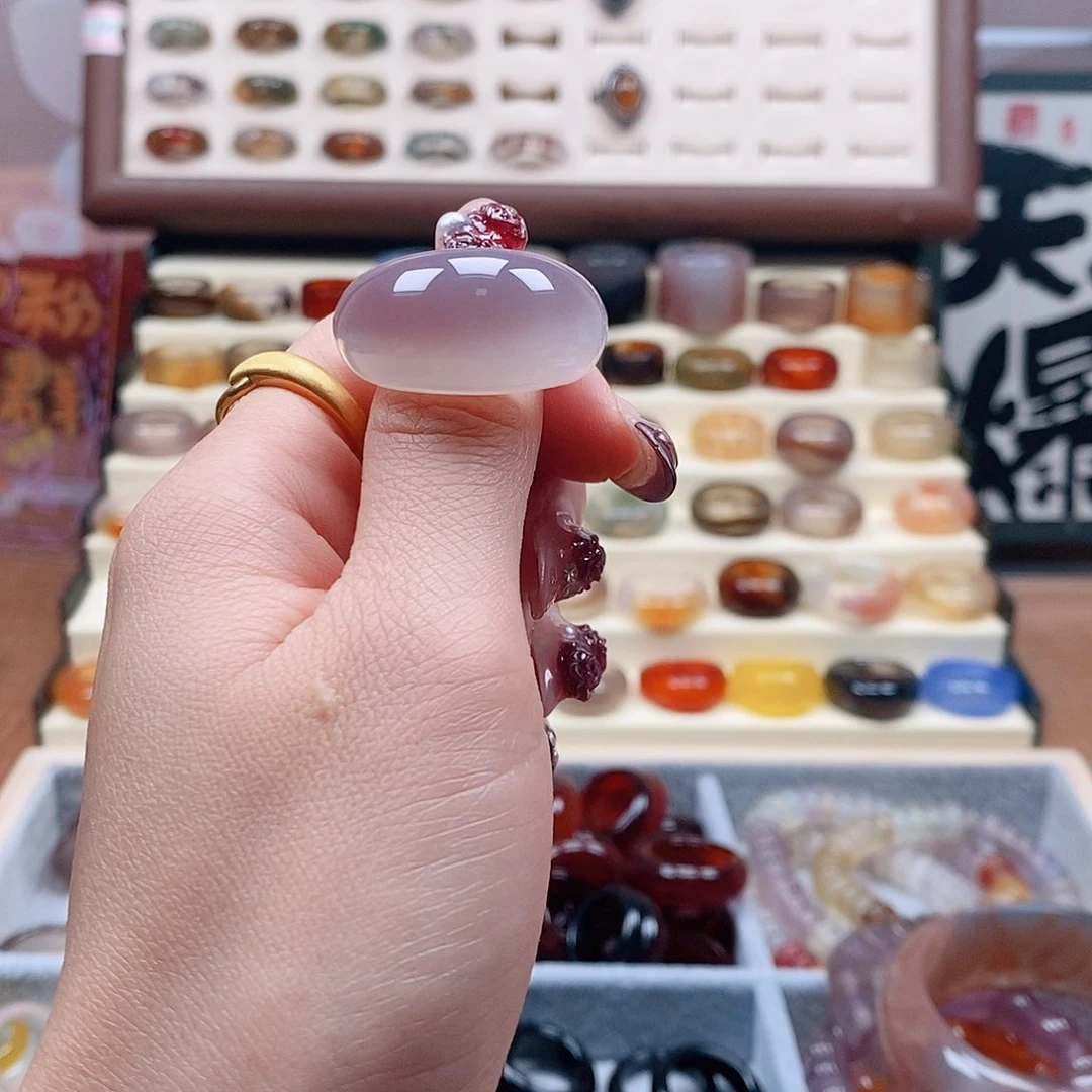 玛瑙/玉髓戒指未镶嵌一***?
