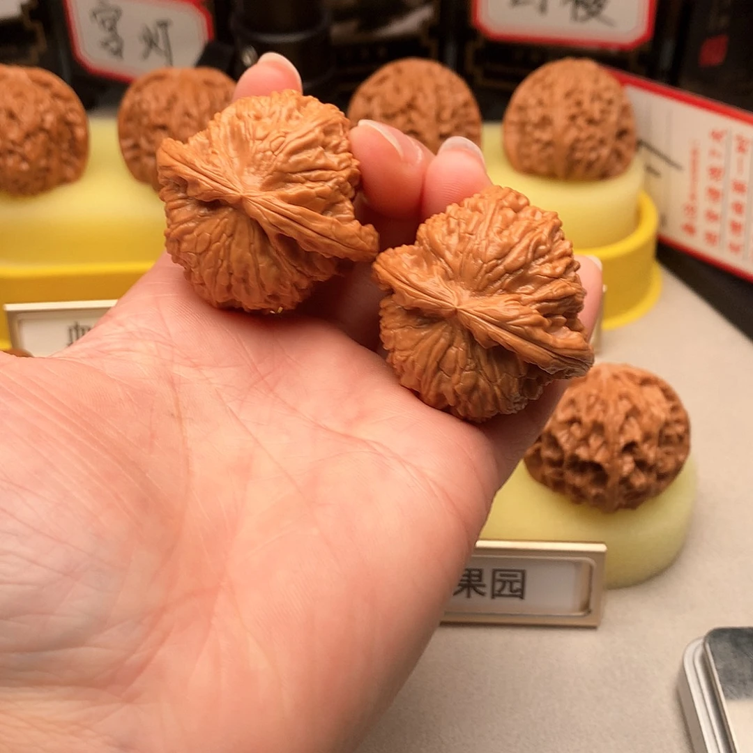 文玩核桃吊坠40尺球白狮子313号