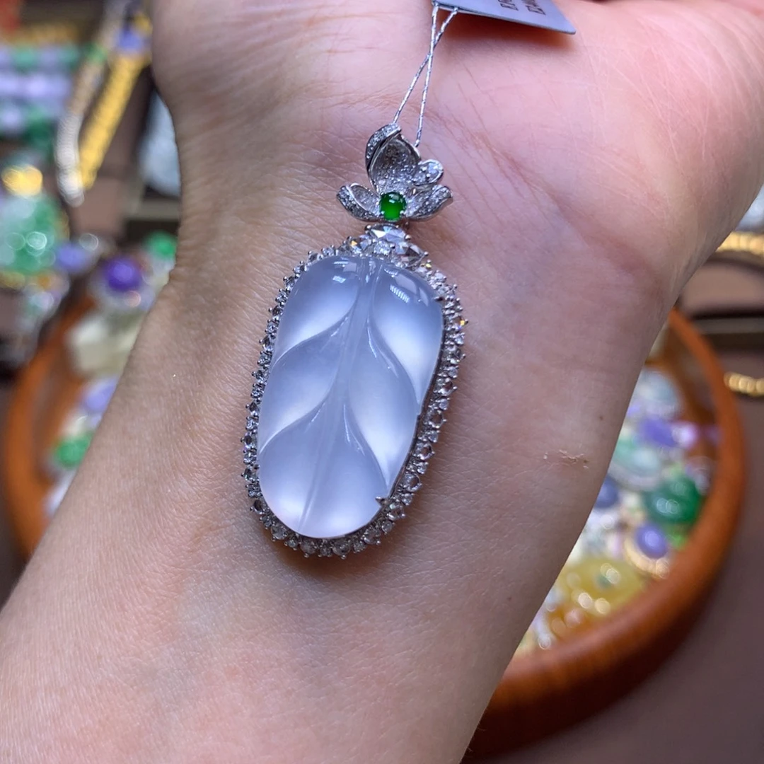 翡翠18K金镶嵌颈饰