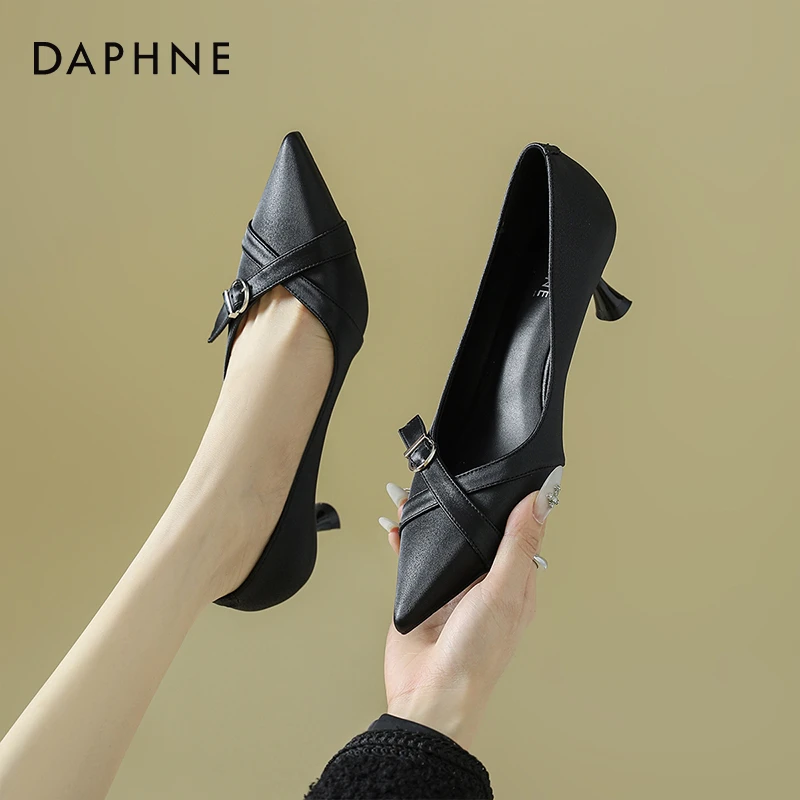 达芙妮网红爆款黑色尖头高跟鞋女2025新款法式细跟气质配裙子单鞋