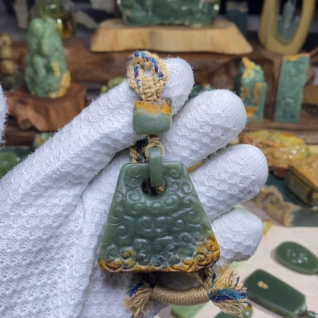 岫岩河磨玉（透闪石质玉）未镶嵌把件