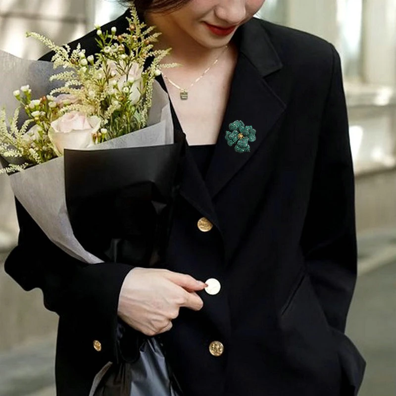 铜锆石胸针 山茶花胸针高档女轻奢满锆花朵胸花气质开衫固定别针