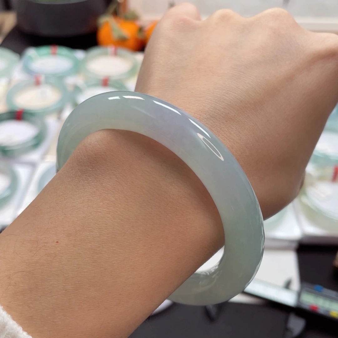 【闪购商品】翡翠手镯未镶嵌55.8微起光细腻春彩战斗机22号