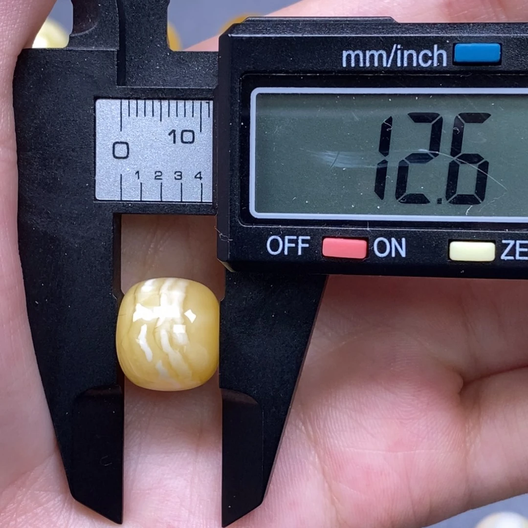 未镶嵌琥珀裸石纯天然