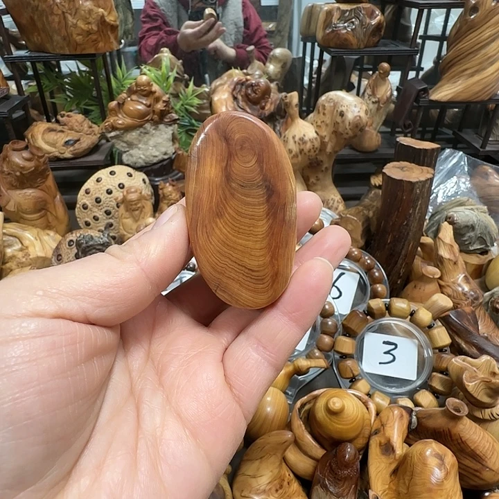 琴***胆柏木太行崖柏陈化黑油闻香手把件