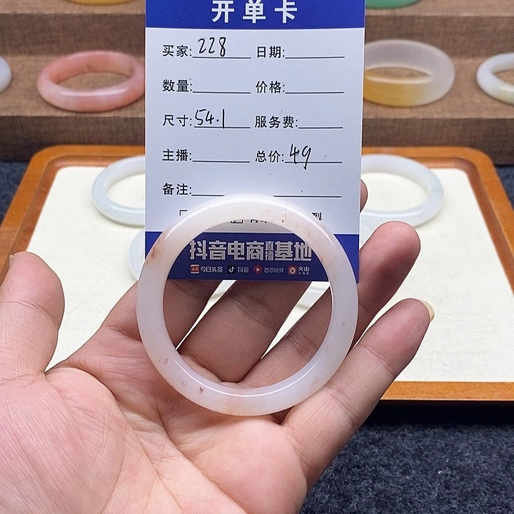 未镶嵌手镯石英质玉