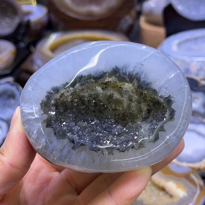 珠宝半成品水晶未镶嵌抛光绿晶洞