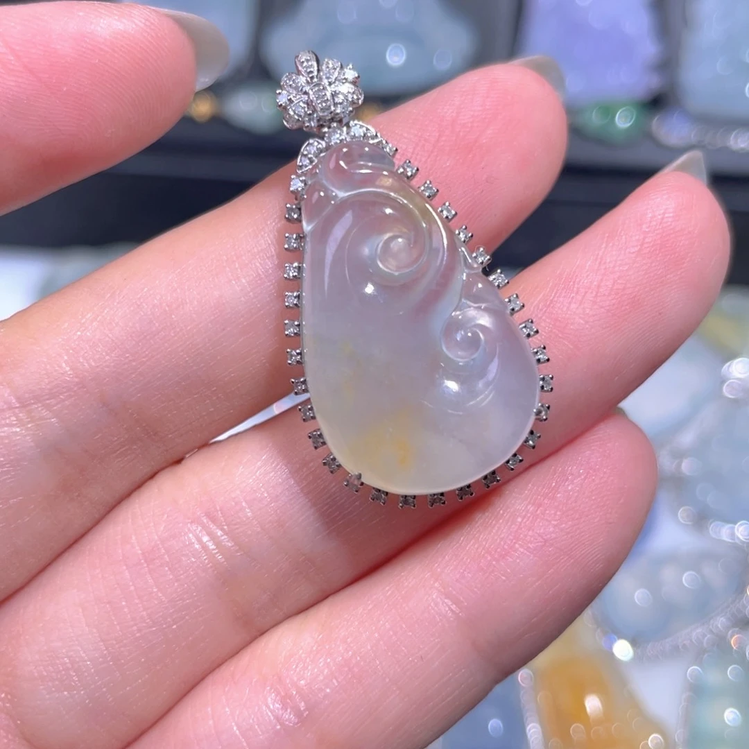 颈饰18K金镶嵌翡翠翡翠