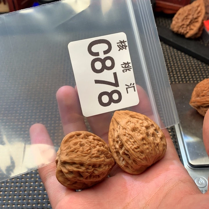 文玩核桃吊坠天眼鸡心