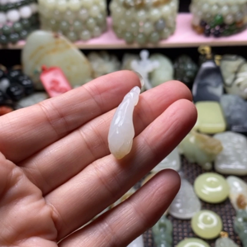 【闪购商品】颈饰未镶嵌和田玉（糖玉）