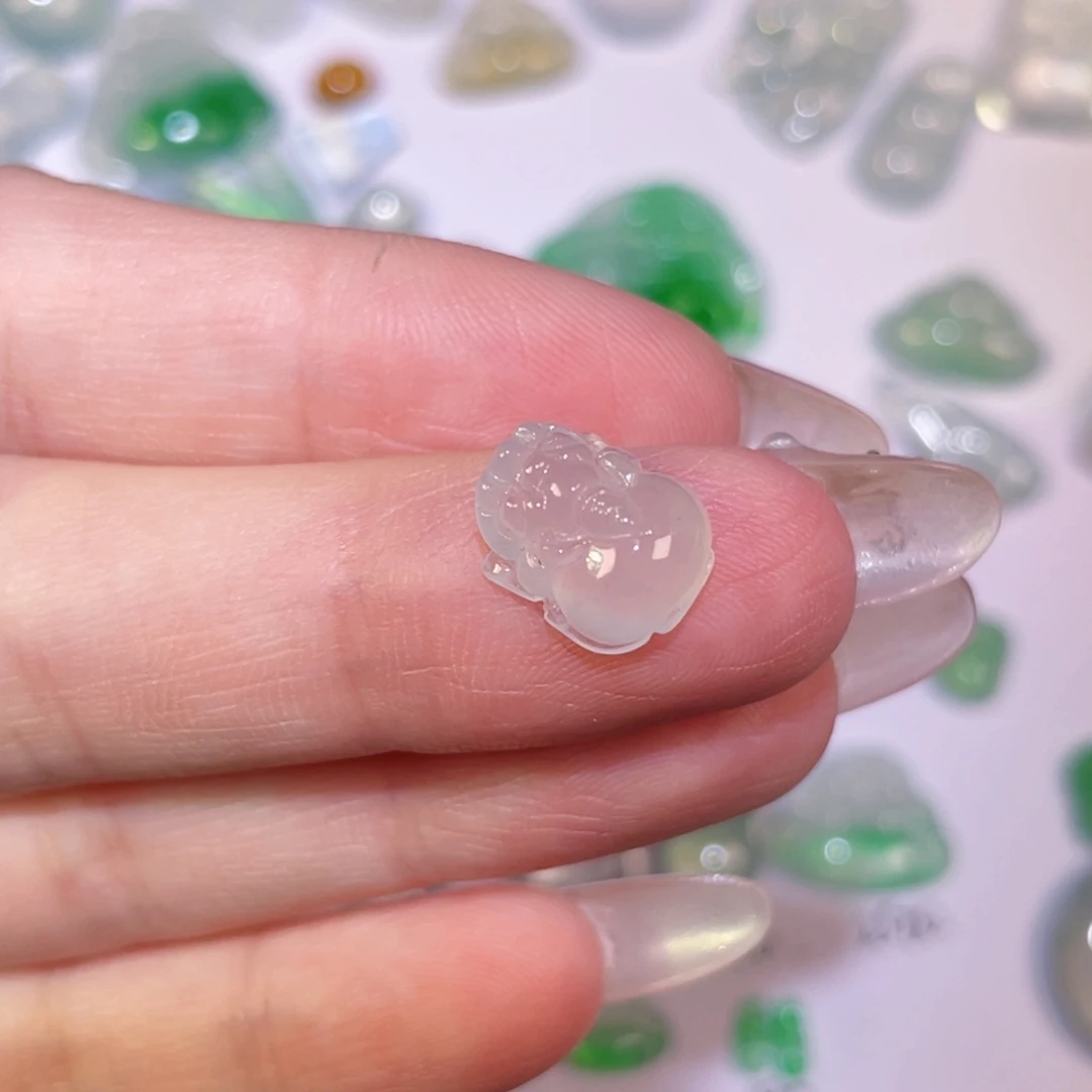 翡翠未镶嵌颈饰裸石