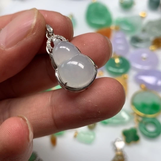 翡翠颈饰未镶嵌翡翠