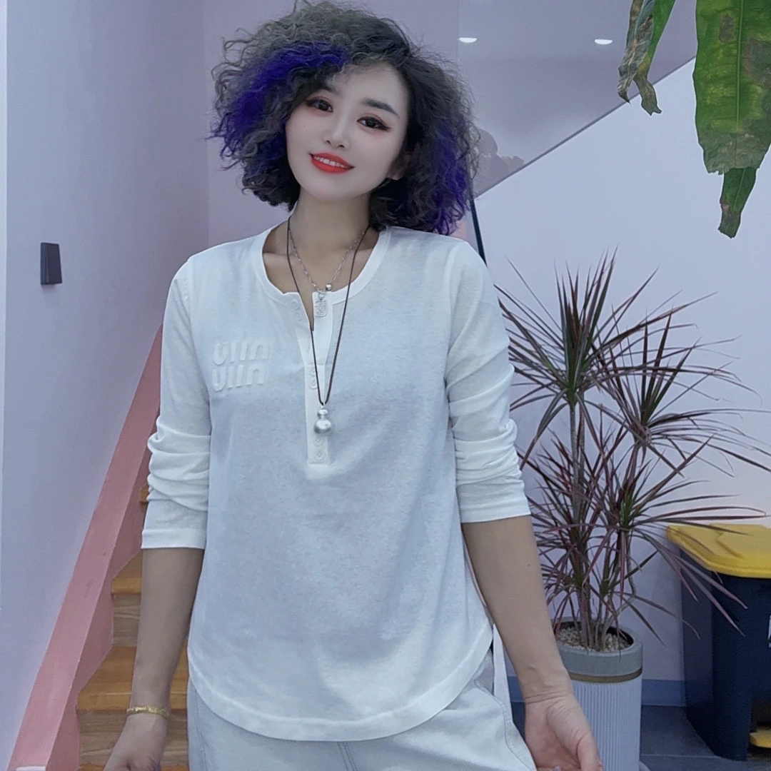 春季百搭时尚洋气纯色圆领纽扣T恤