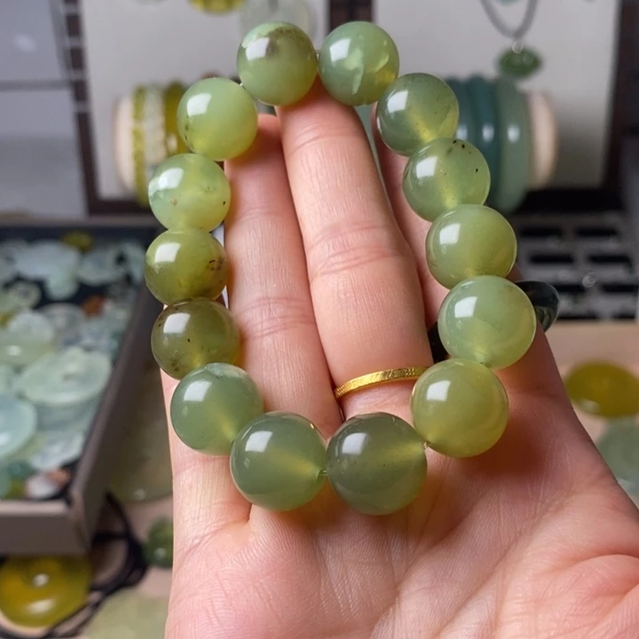 蛇纹石玉颈饰未镶嵌