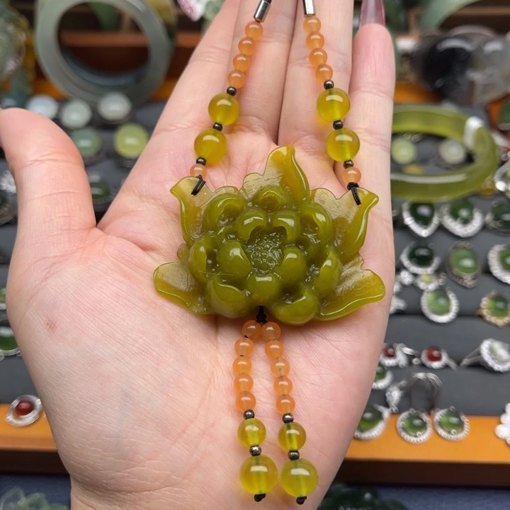 蛇纹石玉颈饰未镶嵌