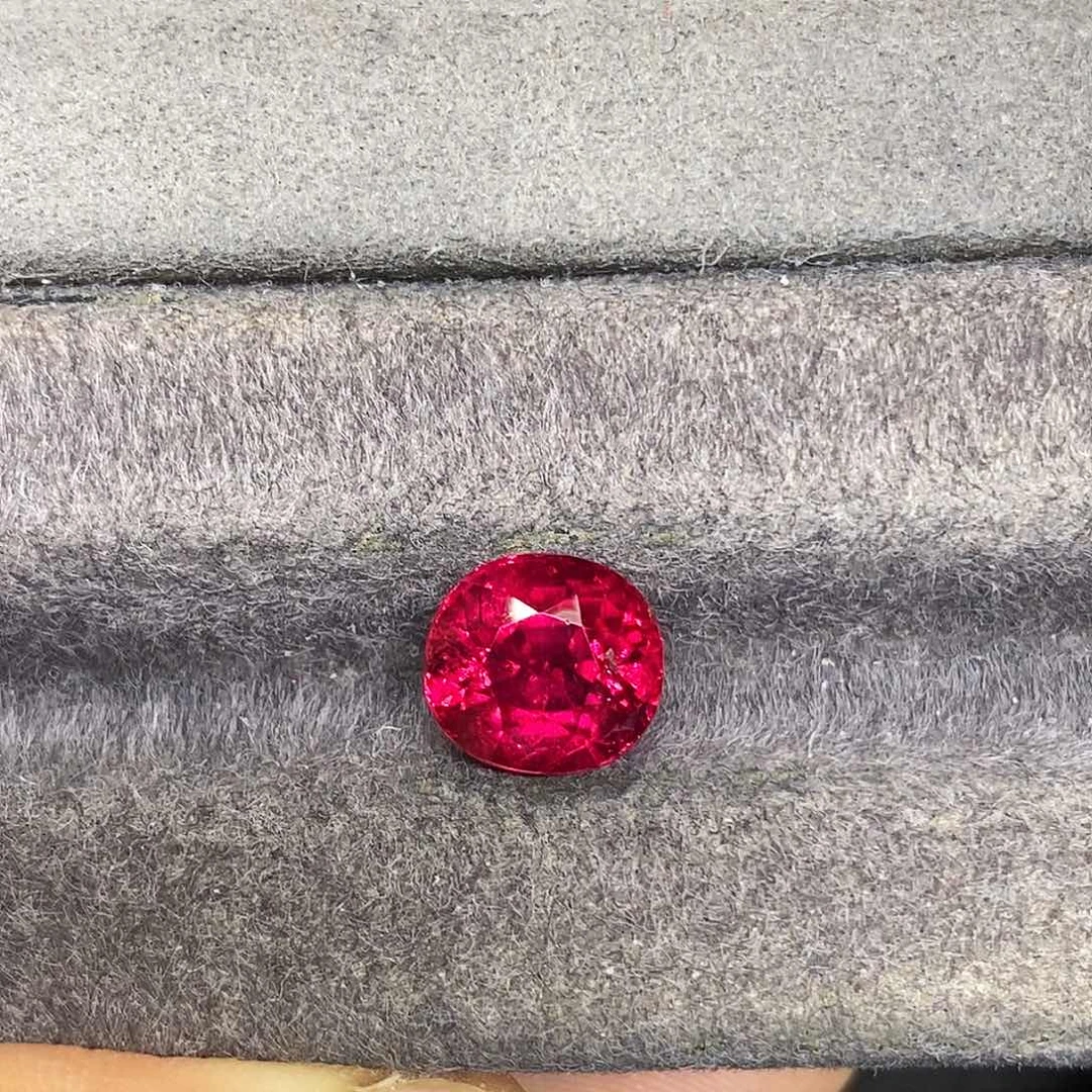 碧玺4.3克拉天然满火彩弗洛伊德玫瑰色卢比来未镶嵌