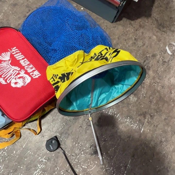 小**周黑坑上岸蓝色小鱼护一个