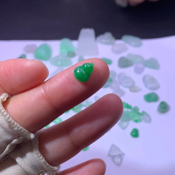 翡翠未镶嵌耳饰葫芦