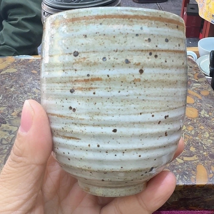 粗陶杯一个，瓷。。。品茗