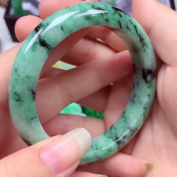 翡翠手镯未镶嵌翡翠手镯