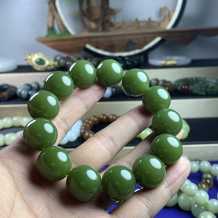 至***宝未镶嵌手串和田玉