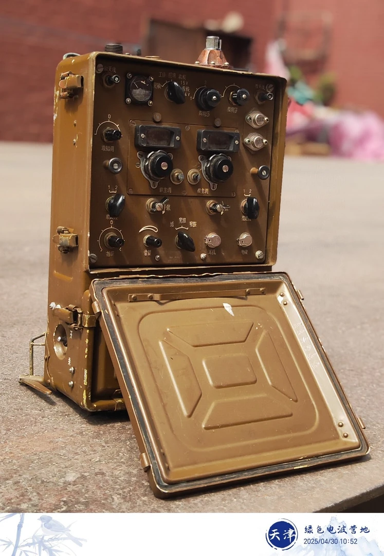 博物馆展览品老式收藏品送礼佳品 硅两瓦电台  单主机配置