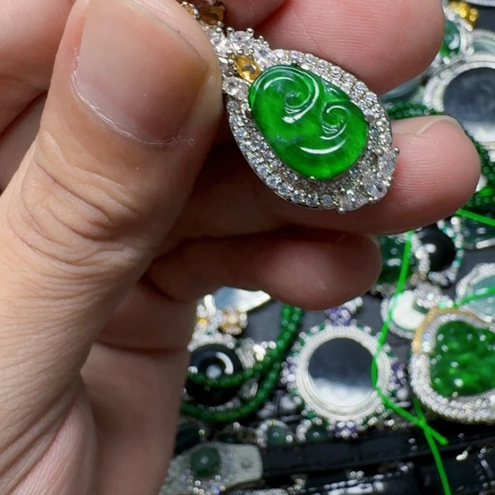 翡翠未镶嵌项链天然A货翡翠放漏