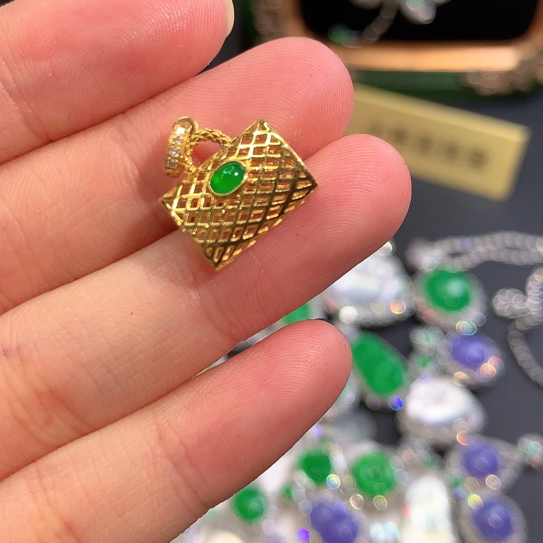 翡翠18K金镶嵌颈饰