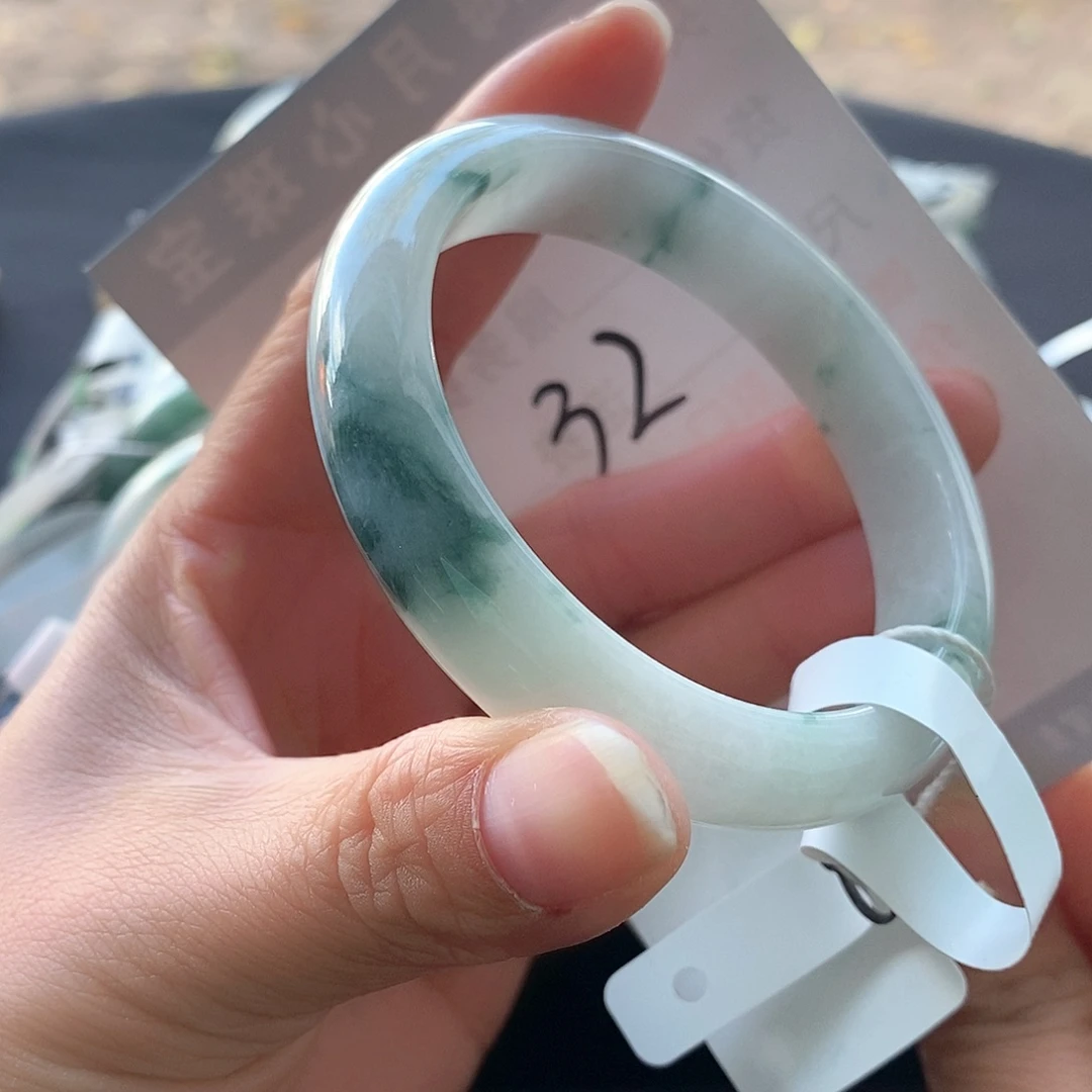 翡翠未镶嵌手镯57.6圈口手镯