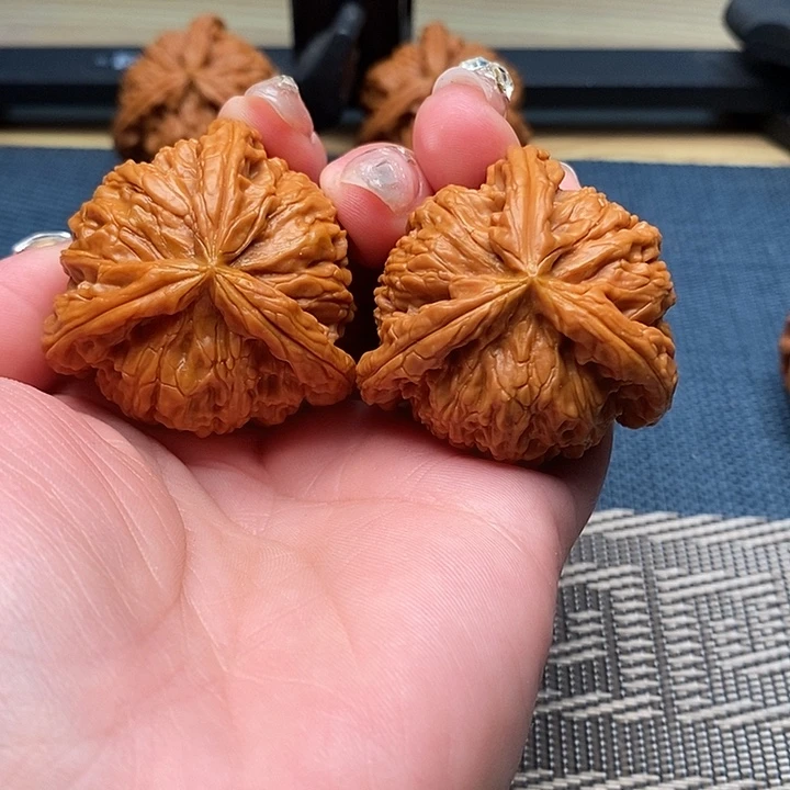 倚***雨吊坠文玩核桃白狮子全品