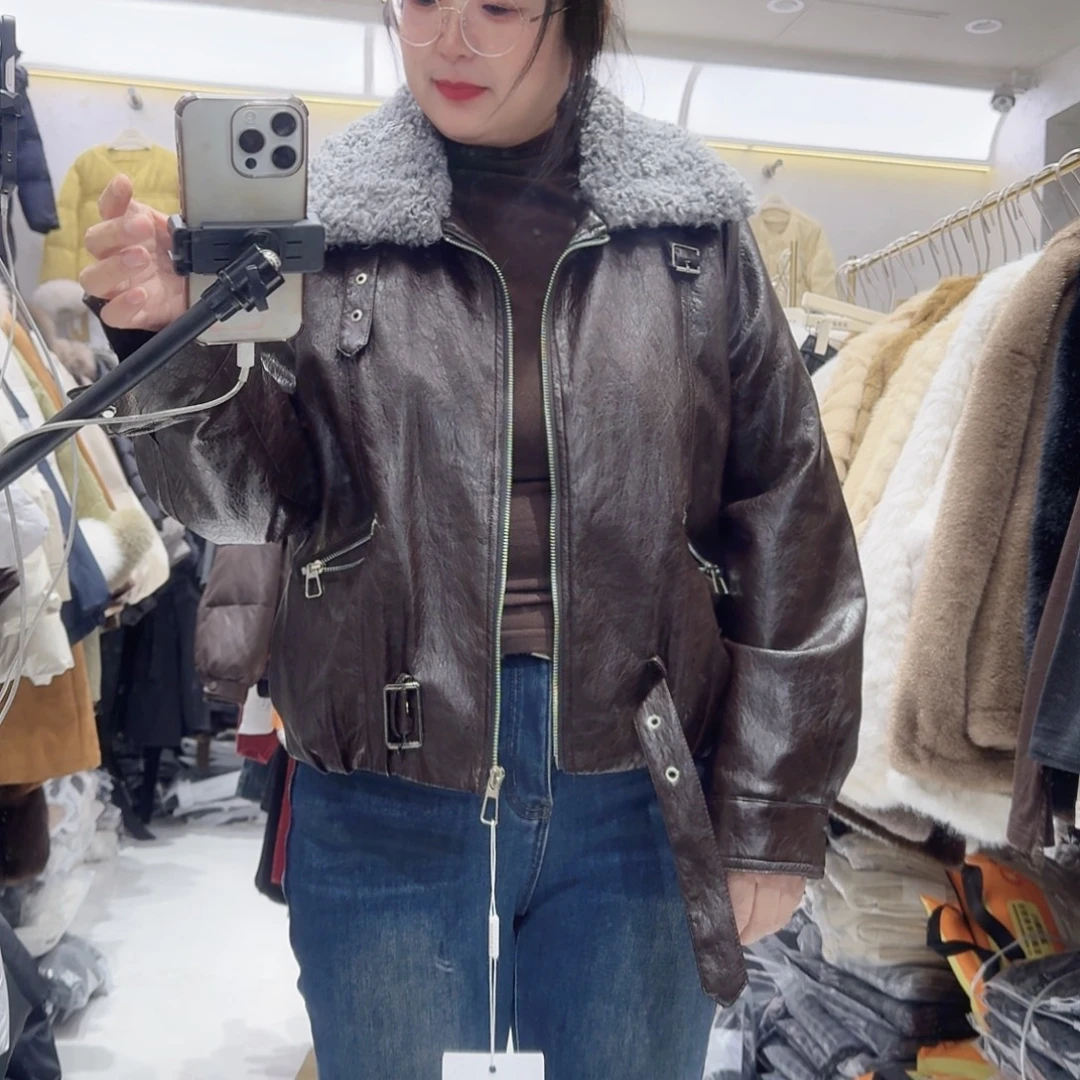 三醋酯纤维大家把咖色的皮衣挺好穿，挺暖的