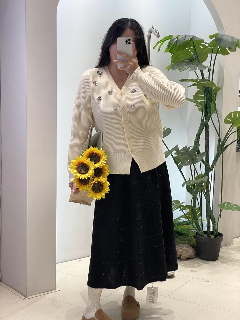 大码女装V领立体花朵针织开衫胖mm2024秋冬休闲长袖22801