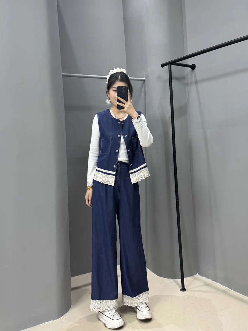 新款韩版减龄显瘦蕾丝拼接牛仔马甲+阔腿直筒两件套
