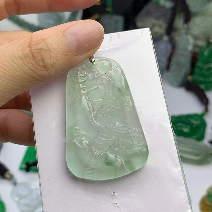 翡翠未镶嵌吊坠(赠链)