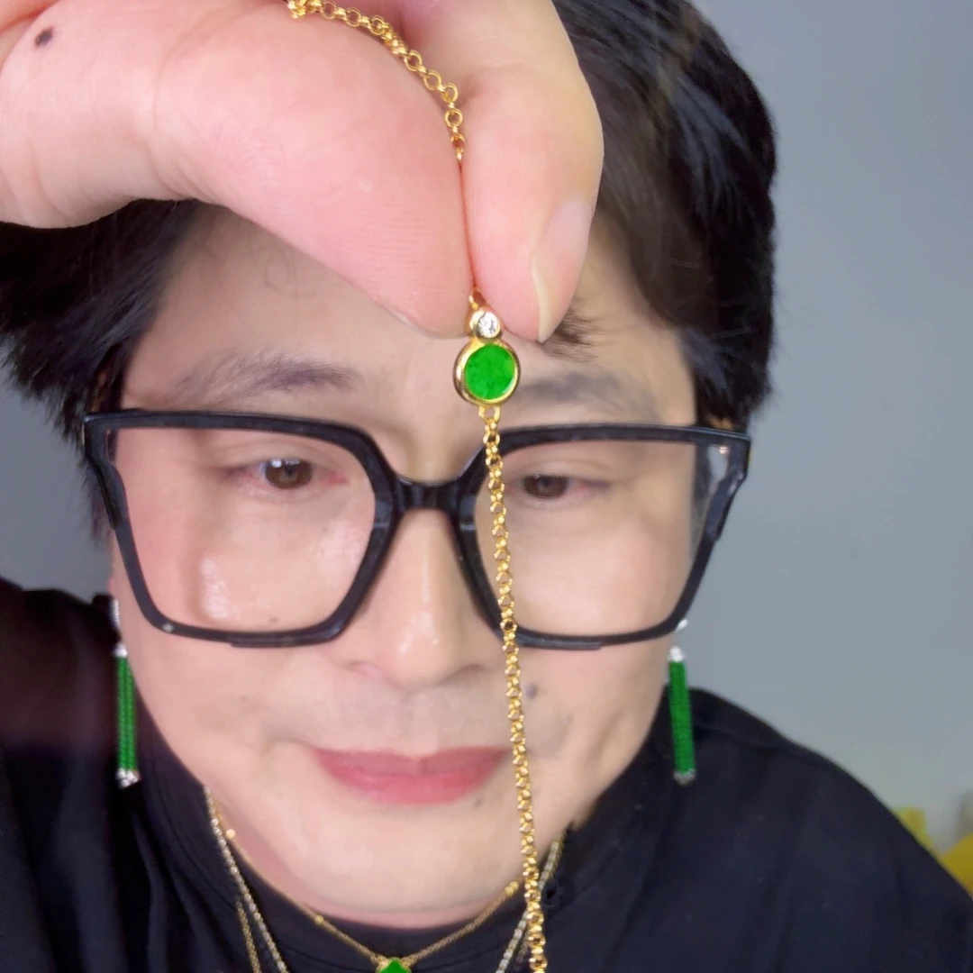 颈饰未镶嵌翡翠一件