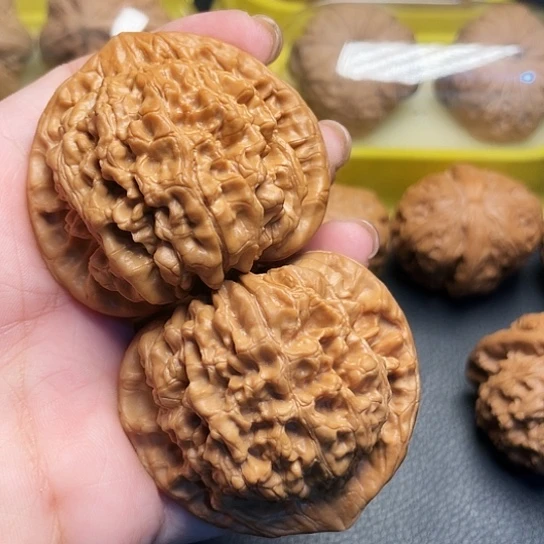 文玩核桃麒麟纹官帽