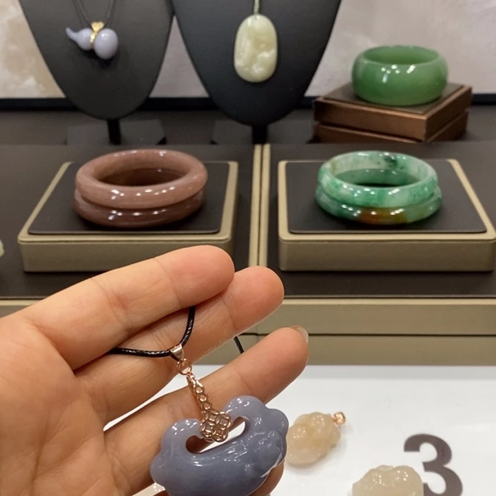 东陵石手镯未镶嵌安**涵