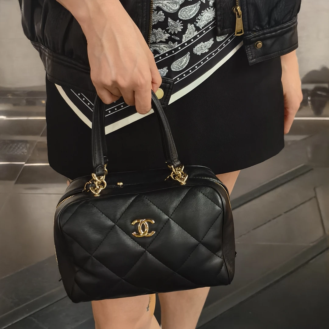 95新 Chanel/香奈儿 YUMU中古/Chanel黑银菱格纹枕头包