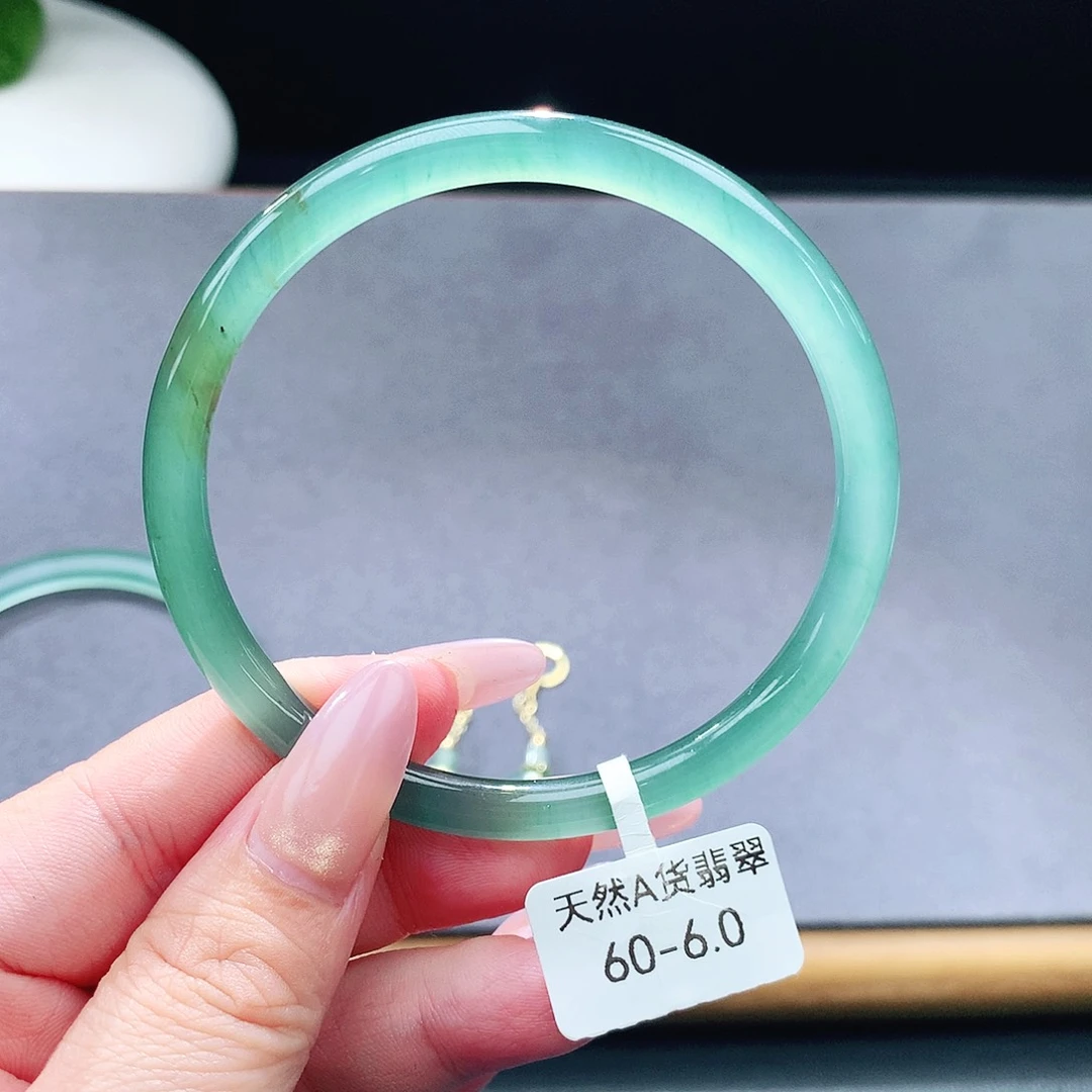 未镶嵌手镯（圆镯）翡翠