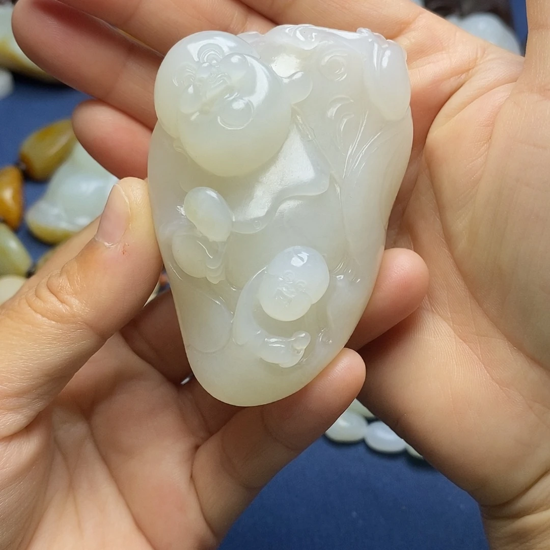 和田玉未镶嵌吊坠(赠链)