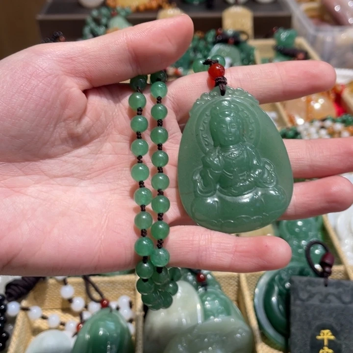 石英质玉未镶嵌颈饰