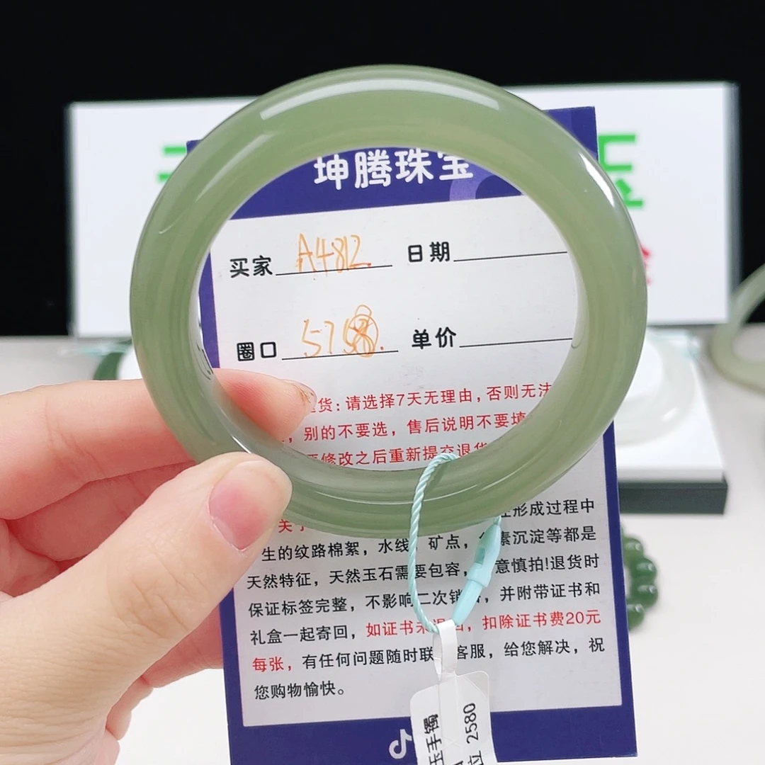 和田玉未镶嵌手镯