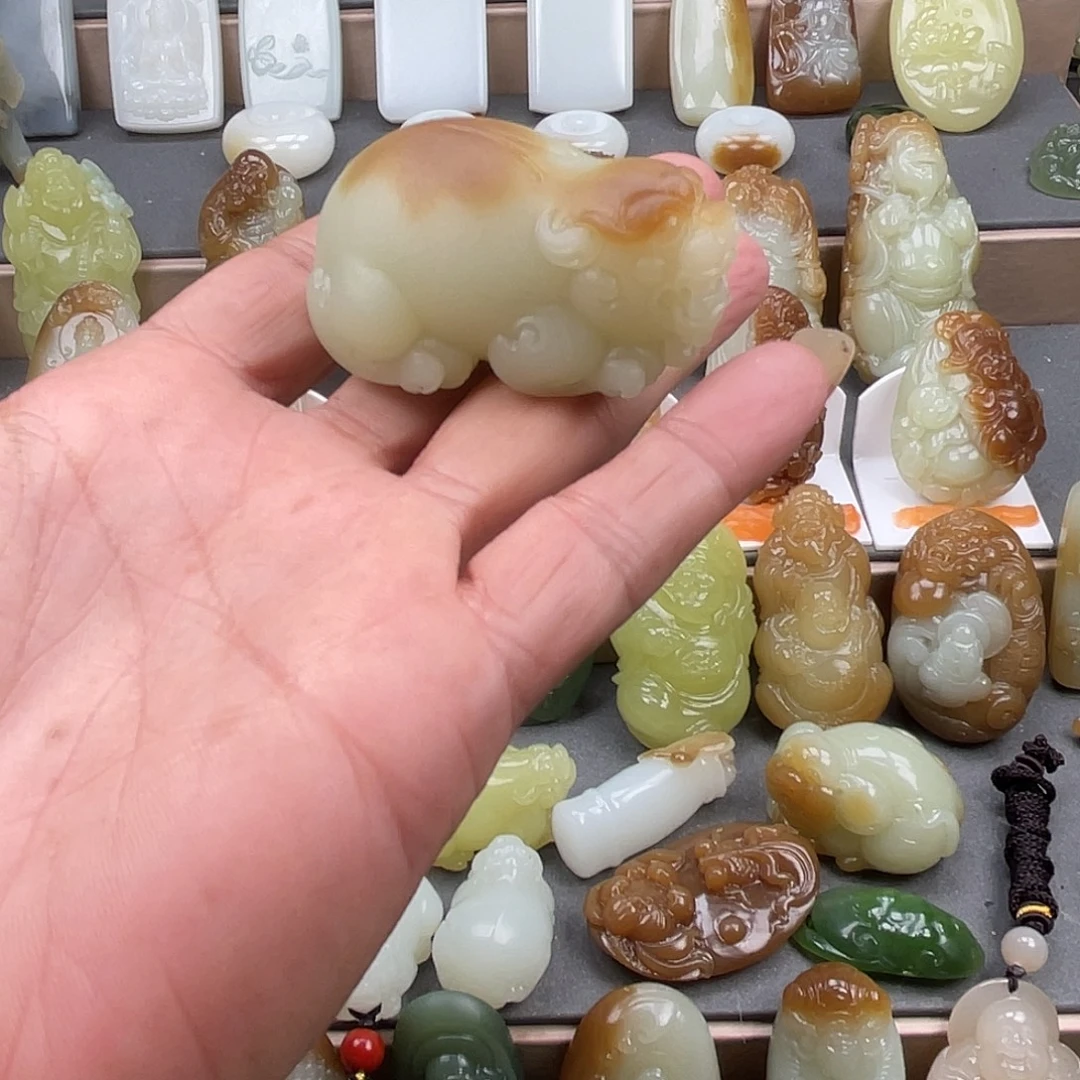 ****达颈饰未镶嵌和田玉