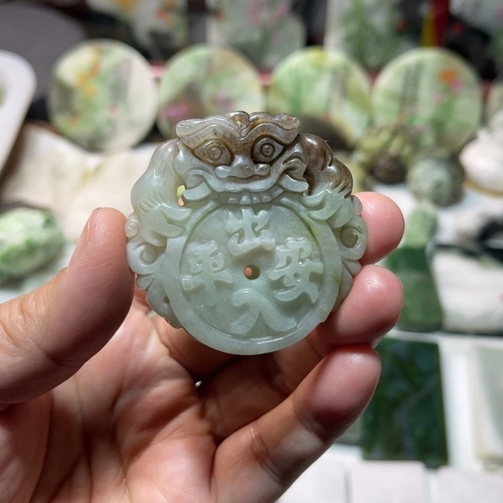 独山玉未镶嵌颈饰