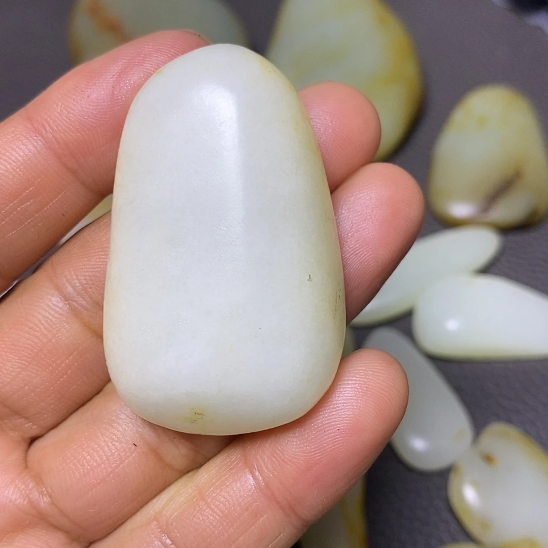 未镶嵌和田玉（糖玉）挂件