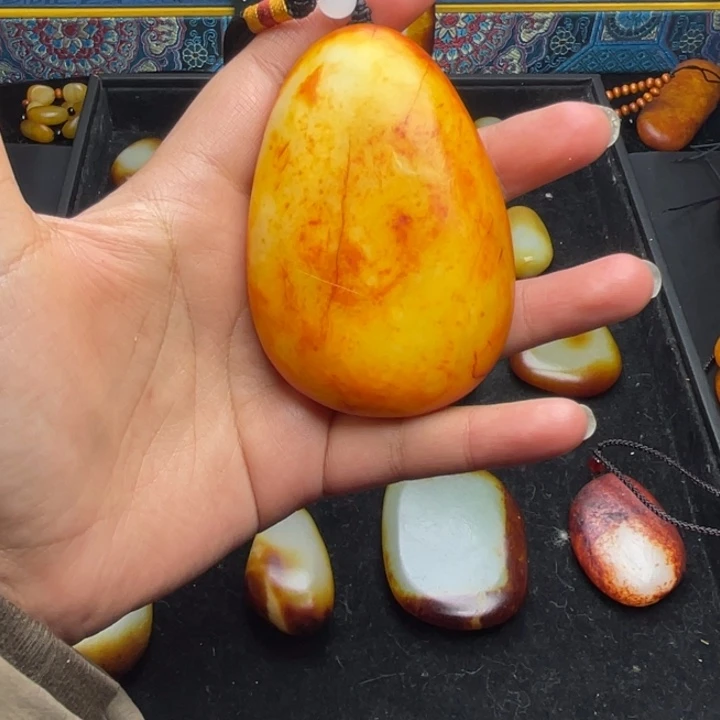 沙***滩和田玉未镶嵌颈饰