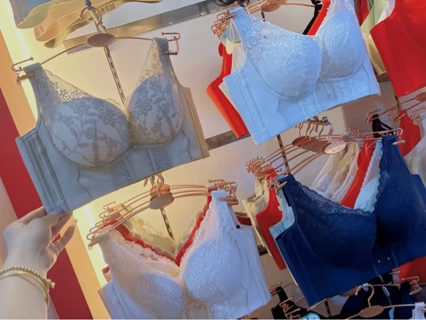 五排扣聚拢收副乳透气调整型无钢圈文胸内衣