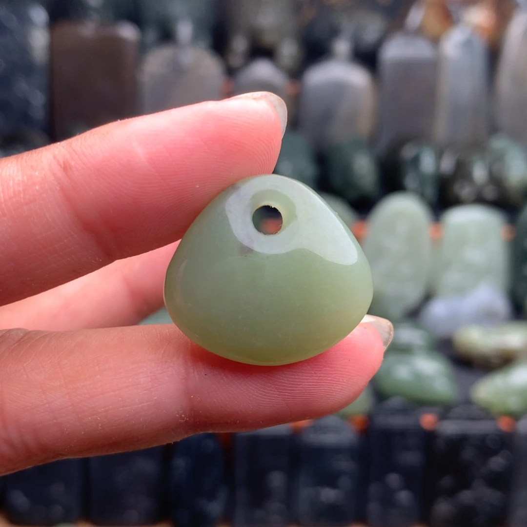 和田玉未镶嵌颈饰挂件97